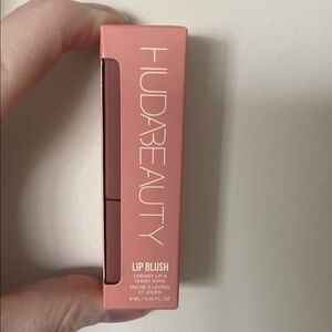 HUDA BEAUTY Lip Blush - Berry Kiss